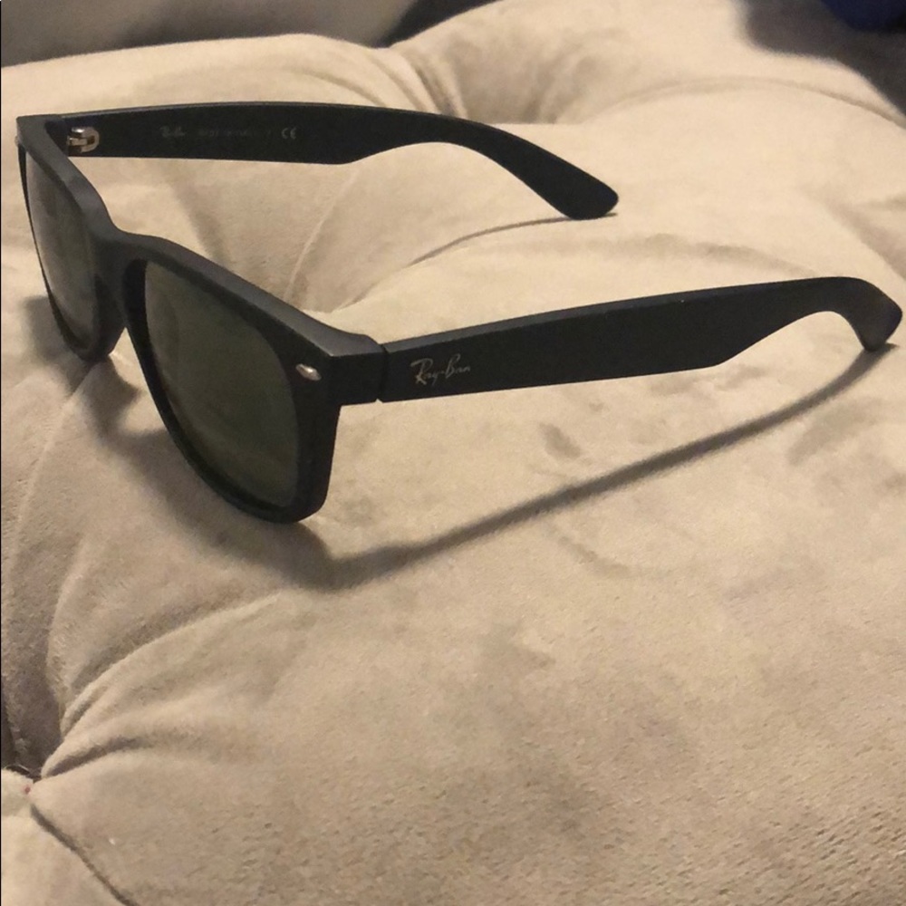 Men’s New Wayfarer Ray-Ban Sunglasses